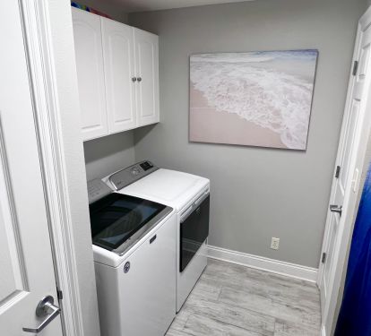 Laundry room with FULL SIZE WASHER AND DRYER for clean beach towels daily!