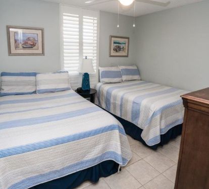 2nd Bedroom with 2 Full Beds