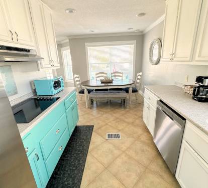 Fully Stocked Kitchen for All Your Cooking and Entertaining Needs~6 Person Table