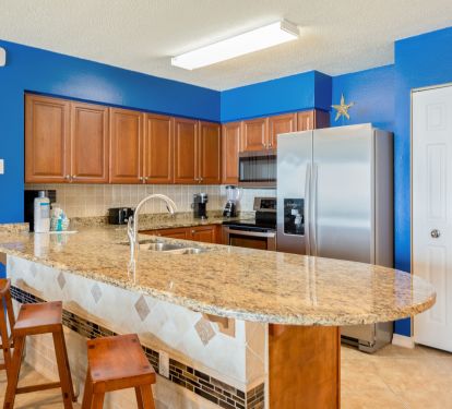 Attention to detail - notice the matching stone accents below the breakfast bar