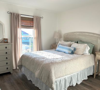 upstairs queen bedroom with gulf view