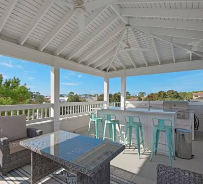 Rooftop deck w/ outdoor kitchen, bar &amp; lounge area. Views, breezes, and sunsets!