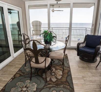Sunroom with Seating for 6