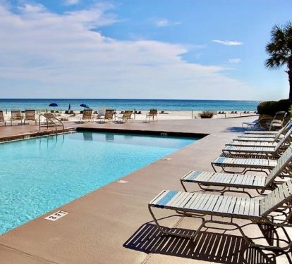 Pool area has direct view of gulf, no railings to block your view