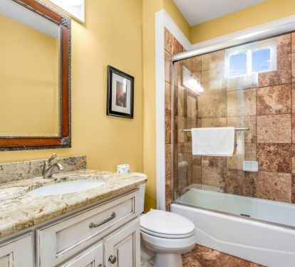 Hall Bathroom for guest and twin bedroom