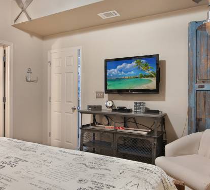 Guest King Bedroom with en suite bathroom