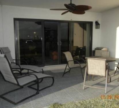 Patio w/table and chairs