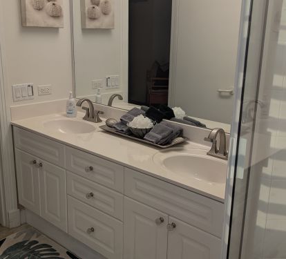 Master Bath with Double Sinks/Shower/Whirlpool Tub/New Decor/Ocean View