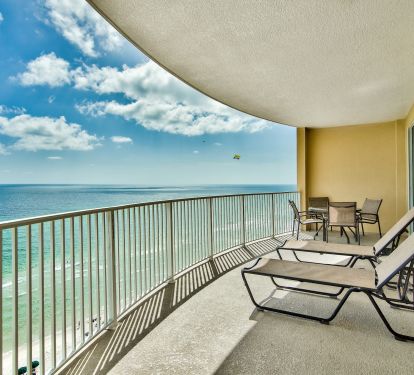 Balcony dining for four