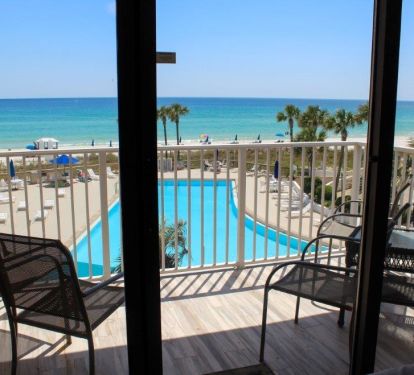 Balcony Seating over looking the Pool/Beach