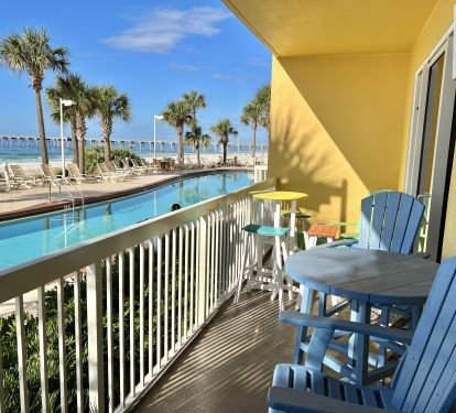 JUST ANOTHER DAY IN PARADISE. VIEW &amp; CONVENIENCE OF 1ST FLOOR = PRICELESS!