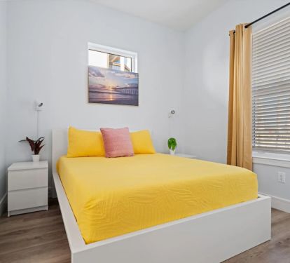 Second Queen bedroom downstairs with jack and jill bathroom
