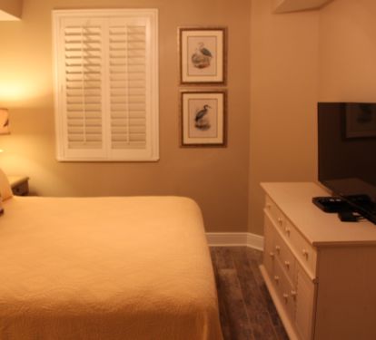 The 2nd Master has a 45 inch flat screen TV and private bath