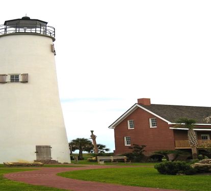  1 mile walk to the lighthouse &amp; restaurants from Seaview