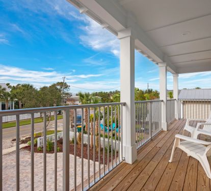 Front Upstairs Deck