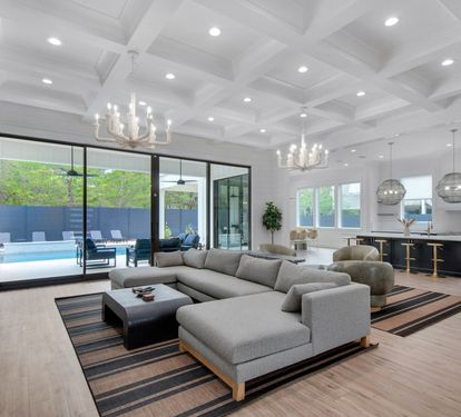 Open Space w/ 12&rsquo; ceilings provides plenty of seating areas