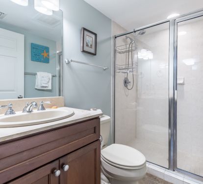 Hall bathroom next to front king bedroom and across from bunk room.