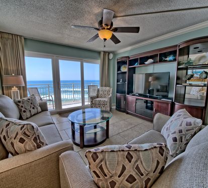 Tastefully Decorated Living area with FANTASTIC VIEWS
