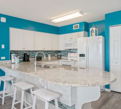 Attention to detail - glass and stone accents in kitchen