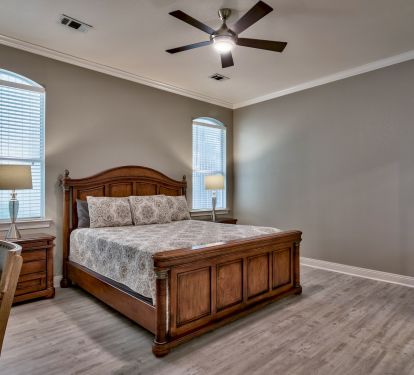 Bedroom #1 - 1st Flr King Mstr Suite with walk-in shower &amp; jacuzzi tub