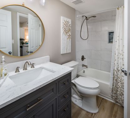 2nd bathroom with tub