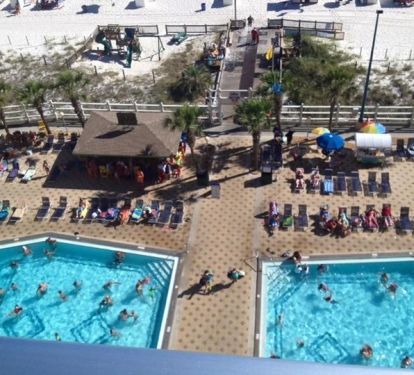 tickie bar by the pools 