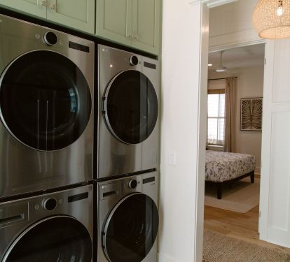 Utility room w/ double washer/dryers also has an icemaker - pack beach coolers!