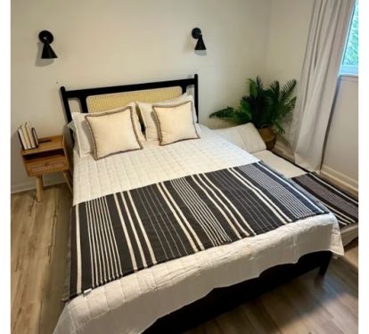 Bedroom w/ Queen &amp; Pullout Trundle: Upstairs