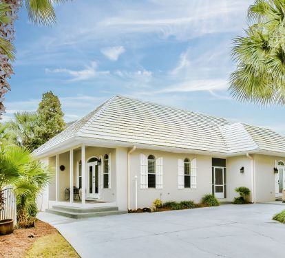 4 br / 3 ba  Sleeps 11 - Directly on the Pool - Walk to private beach