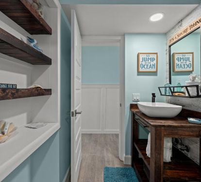 Renovated 1/2 bath accesible from hallway