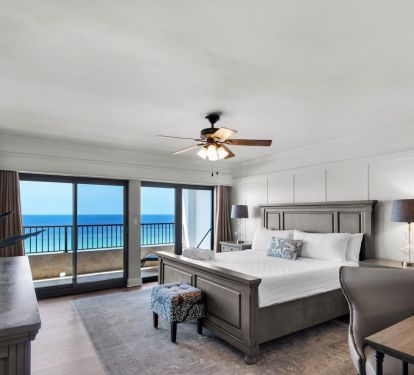 King bed with spectacular views, with patio doors to the balcony