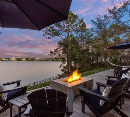 Enjoy beautiful lake views!