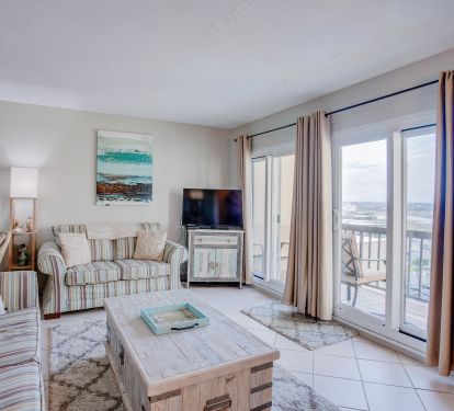 Living Room &amp; Balcony
