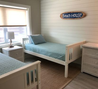 Guest Bedroom 3 with twin beds