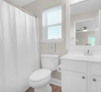 Splash-22..2nd floor. Bedroom 3 private bath. Photo 1. Private bath with tub/shower combo.