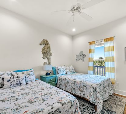 Room with 2 full beds