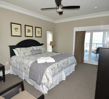 1 OF 2 2ND FLOOR GULF FRONT 'MIRRORED' KING SUITES - DECORATED/SIZED IDENTICALLY