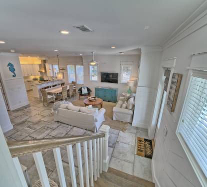 THIS LIVING ROOM CAN FIT ALL YOUR GUESTS COMFORTABLY
