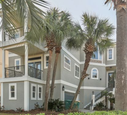 Villa Emeraude, 100 Sandprint Circle in Dunes of Destin, gulf views from decks