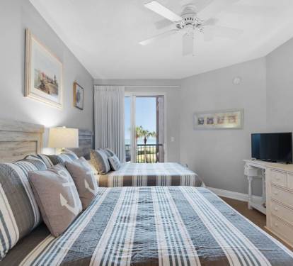 2nd bedroom has both a queen bed and a full size bed!