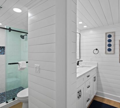 06-Mainsail-162-Primary-Bathroom
