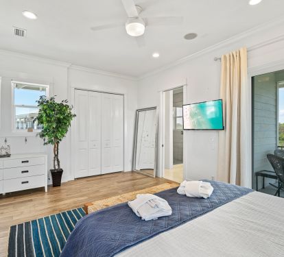 Top Floor Master Bedroom w/ Balcony