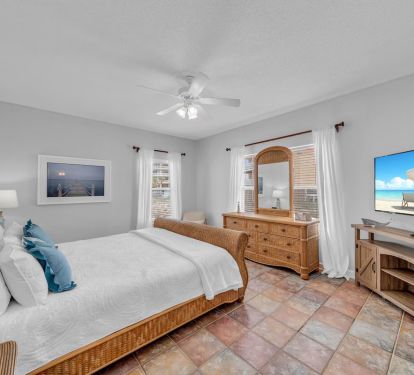 West king bedroom, 4k tv, en-suite bathroom