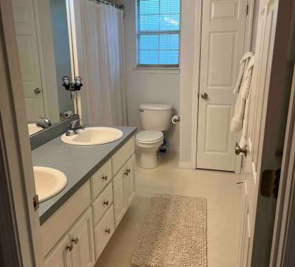 Second bathroom with full-size tub