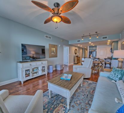 Flat screen tv and DVD player in living area!