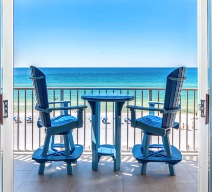 Front row view of the stunning Emerald Coast!