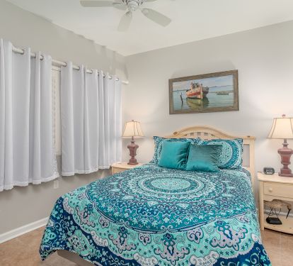 Front Bedroom w/Queen Bed