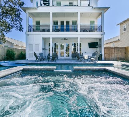 12-person hot tub plus large heated pool, 4 balconies including rooftop