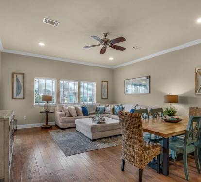 Spacious living room and dining room with Smart TV