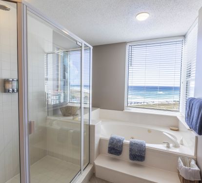 Master ensuite bathroom - jetted jacuzzi bathtub with beach view